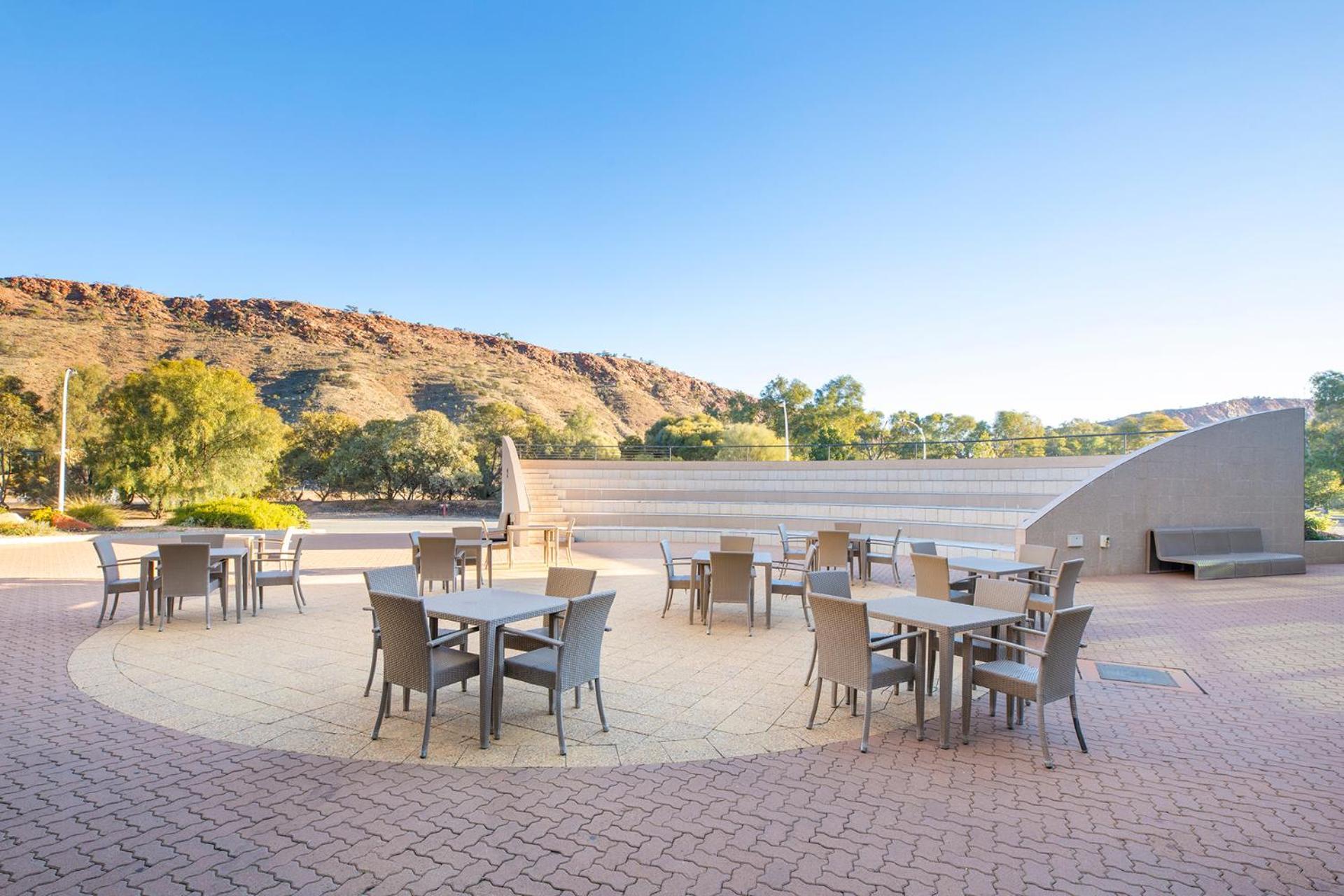 Hotel Crowne Plaza Alice Springs Lasseters Exterior foto